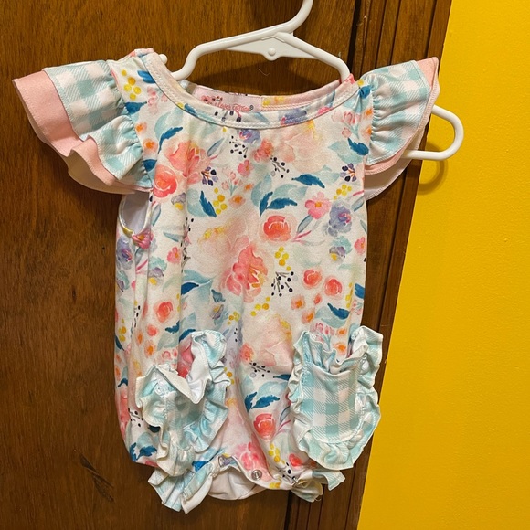 Other - Boutique floral romper!